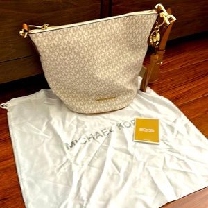 Michael Kors Brooke Bucket Bag NWOT